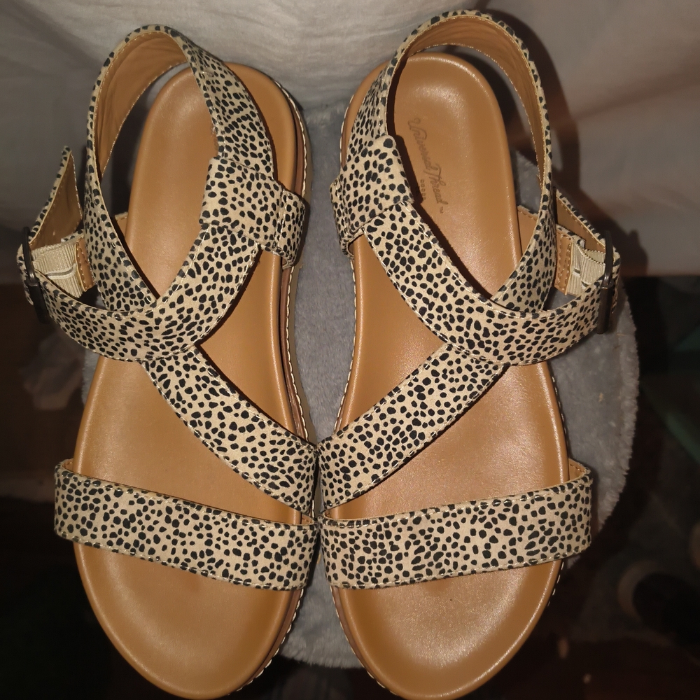 Universal Thread Tan and Black Strappy Sandals - Picture 3 of 6